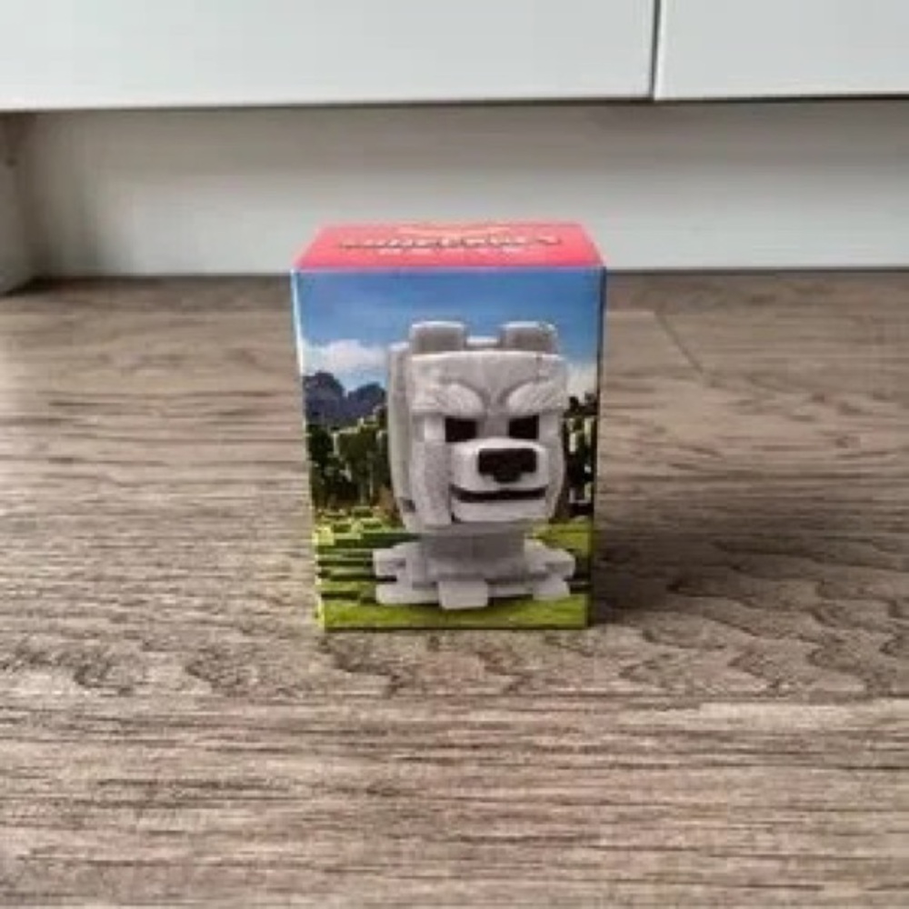 Pixel Block White Wolf Figure in Box